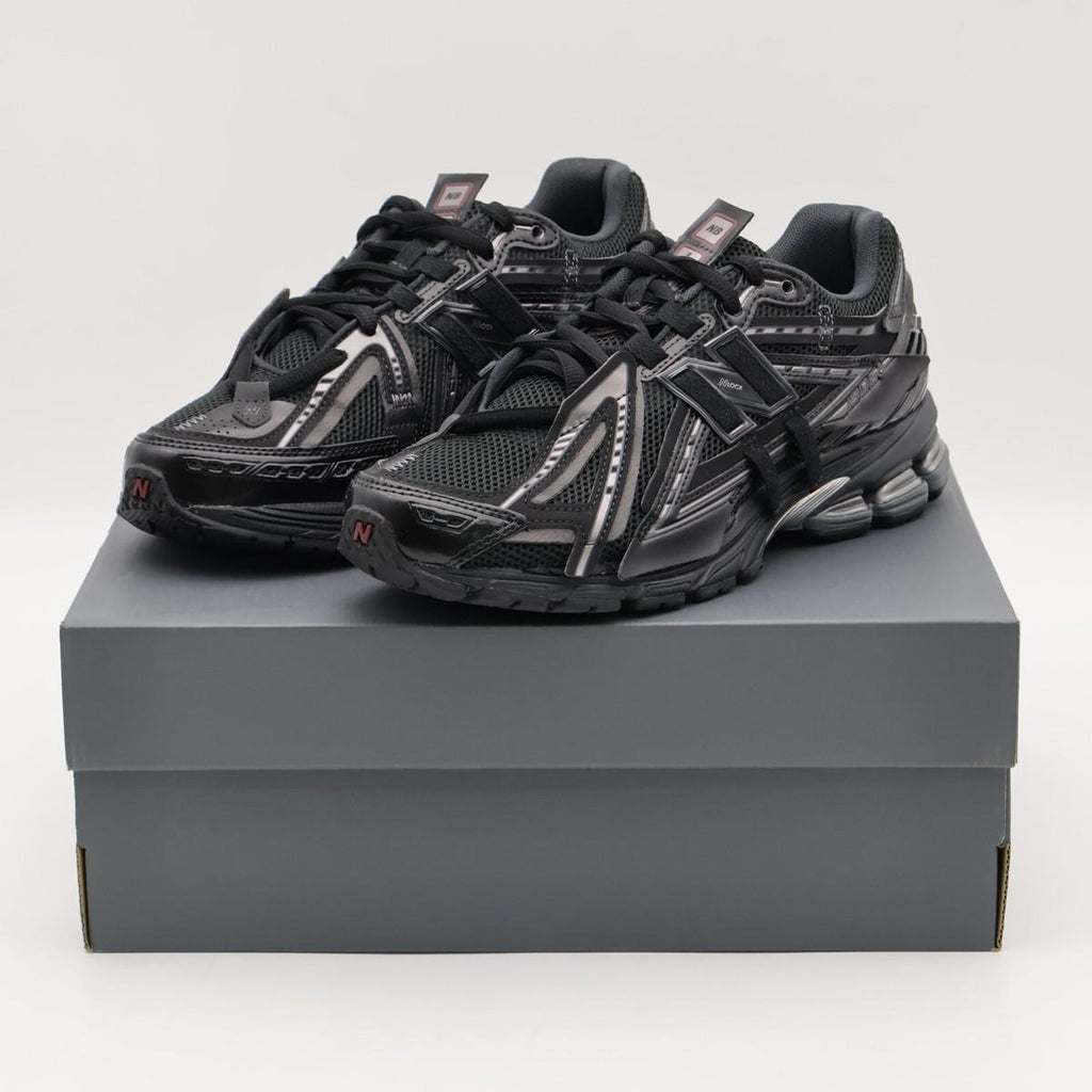 new balance Men 1906 Sneakers black