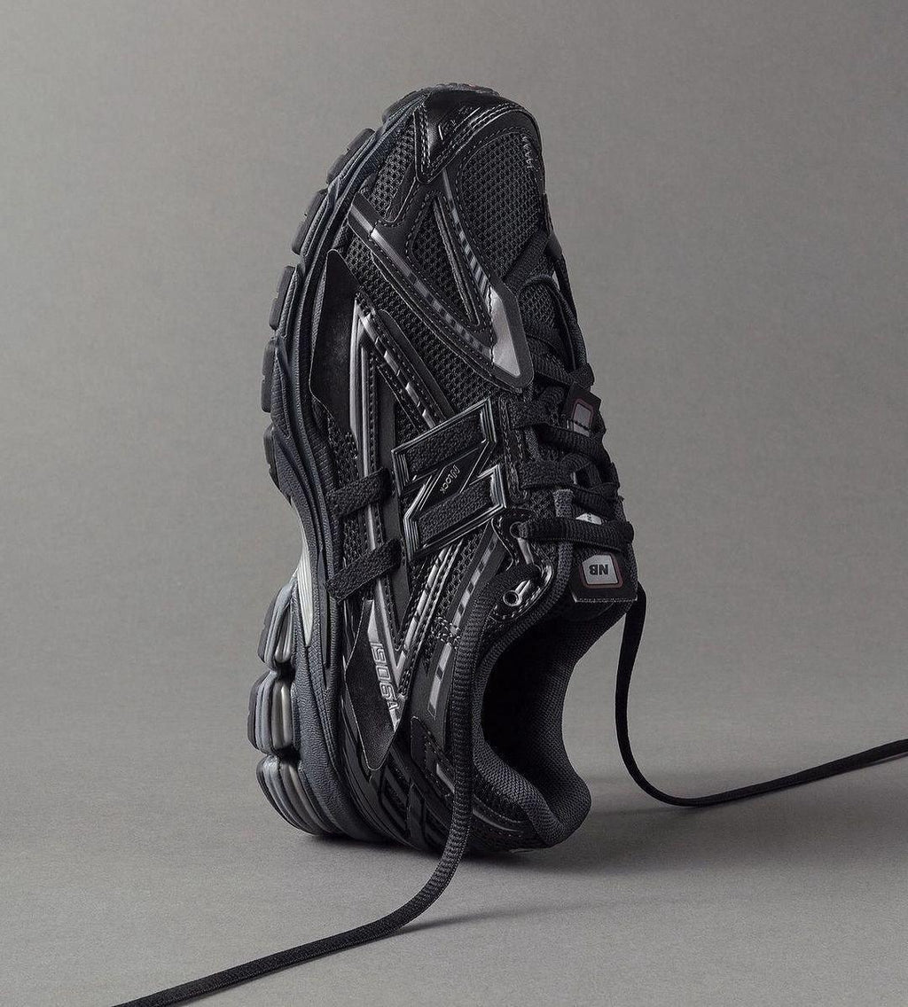 new balance Men 1906 Sneakers black