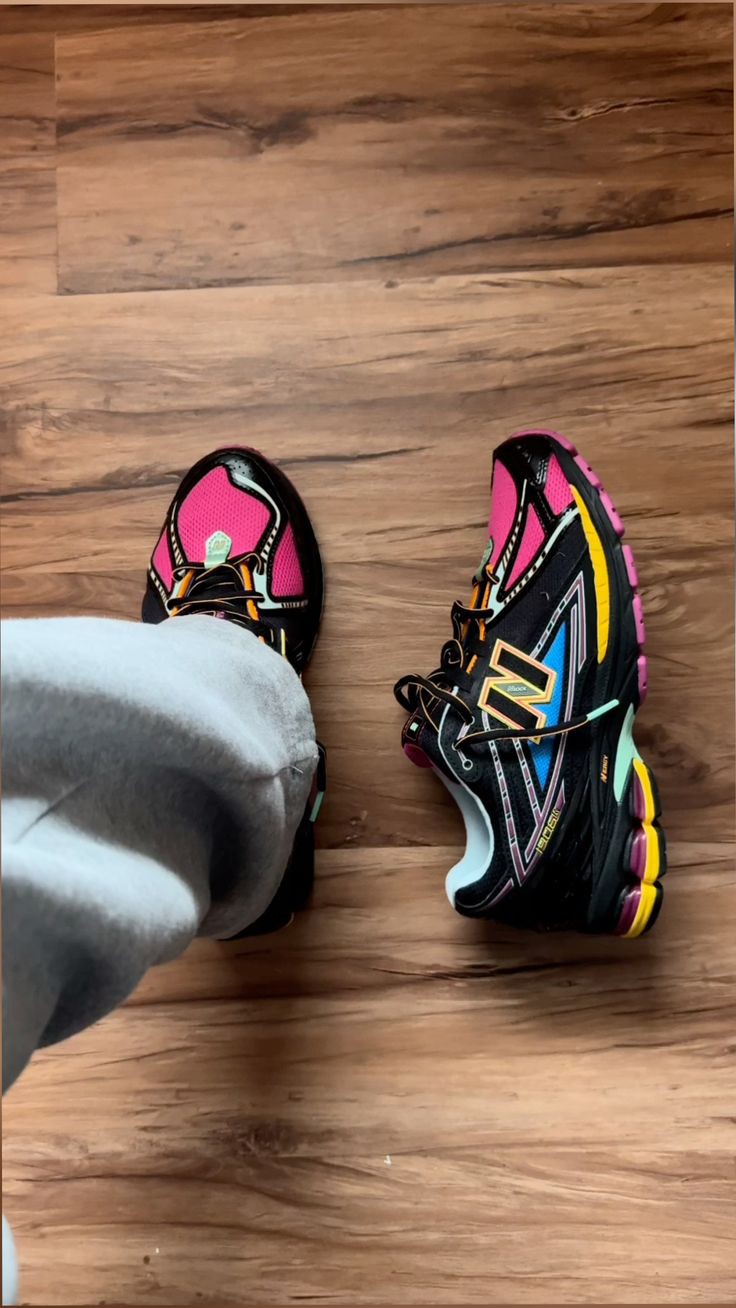 NEW BALANCE 1906R NEON LIGHT