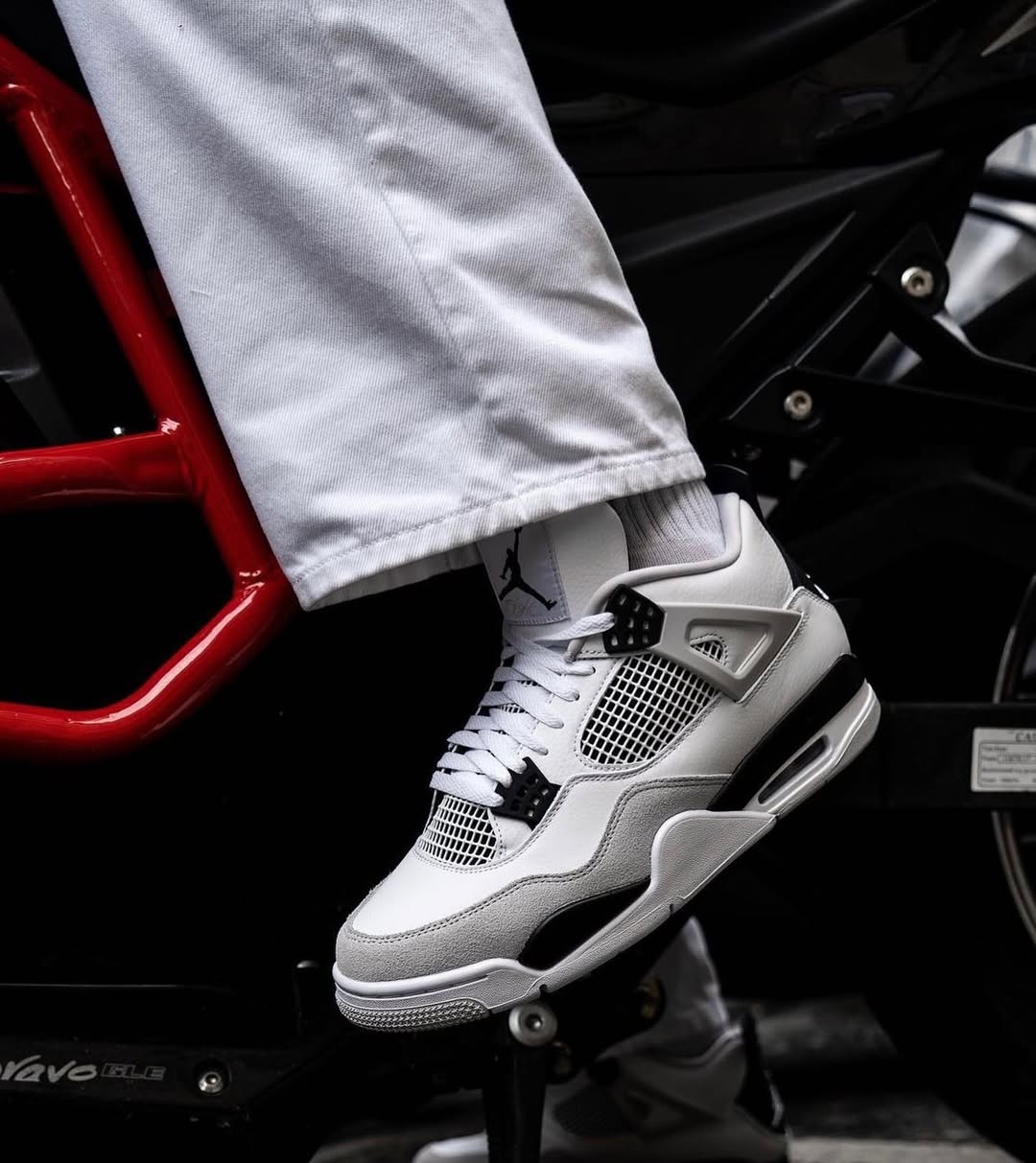 Nikee Airr Jordan Retro4 "Military Black" (UA QUALITY)
