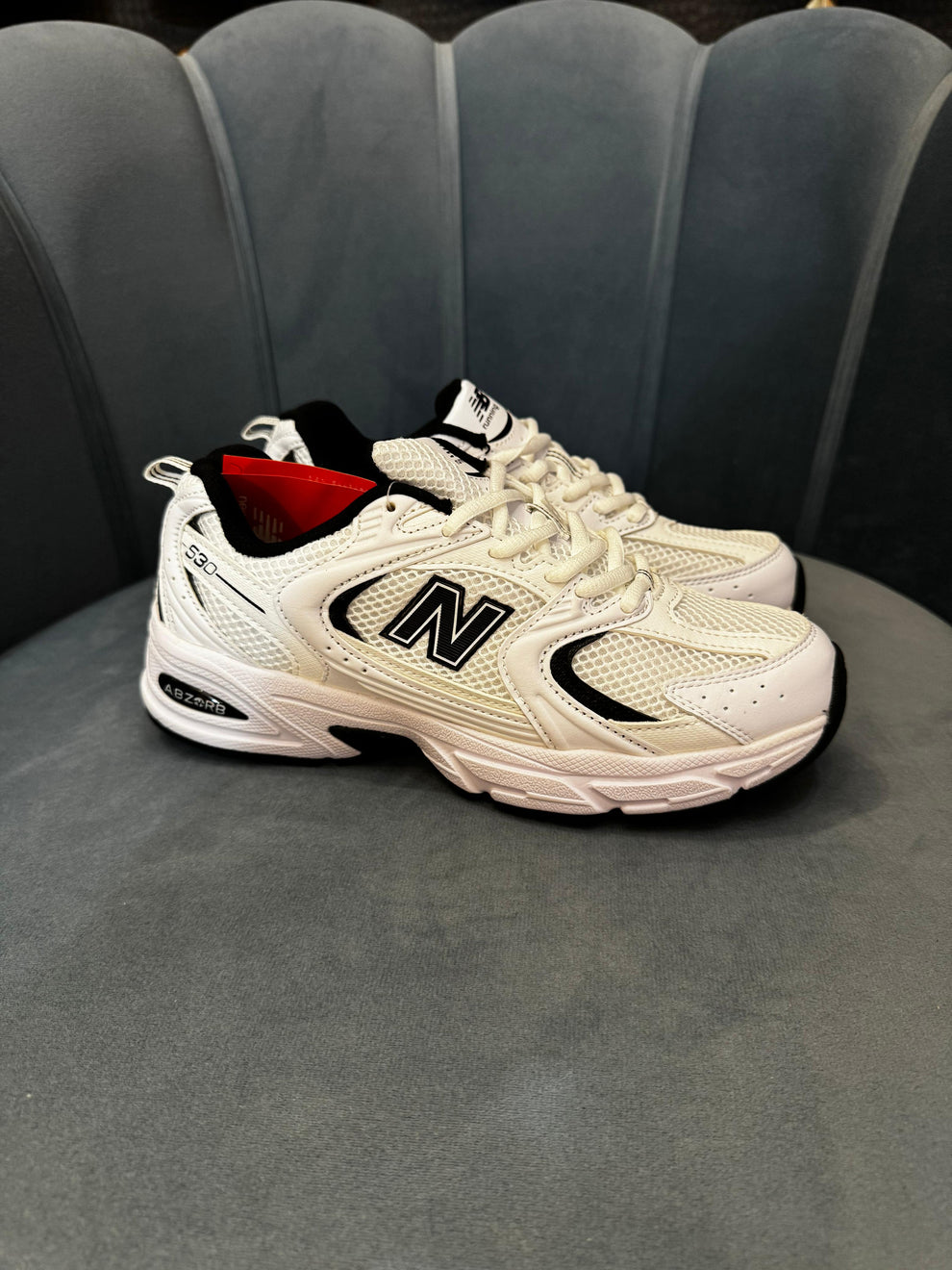 NEW BALANCE 530 BLACK AND WHITE